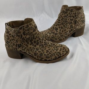 BILLABONG Cheetah print block heeled ankle boots